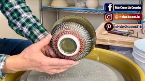 788. Using a D-shaped Tungsten Carbide to Trim a Porcelain Bowl with Hsin-Chuen Lin 林新春 修坯示範