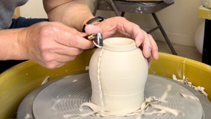 738. Using L-Shaped Tungsten Carbide Tools to Trim a Round Mug with Hsin-Chuen Lin 林新春 鎢鋼刀馬克杯修坯示範