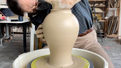 725. HF project 2~Throwing a Small Base High Shoulder Vase with Hsin-Chuen Lin 林新春 變形梅瓶課堂拉坯示範
