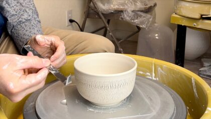715. Throwing/Trimming a Sodium Silicate Texture Teabowl/Chawan with Hsin-Chuen Lin 林新春 岩花瓷茶碗拉坯修坯示範