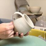 707. Trimming a Roller Texture Mug & Assemble the Handle Successfully with Hsin-Chuen Lin 林新春 馬克杯示範