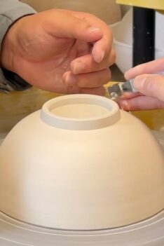 672. Hsin-Chuen Lin Teaching a Special Needs Student Trimming a Bowl~ Part 3 林新春 教導特殊學生修碗坯