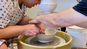 669. Hsin-Chuen Lin Teaching a Special Needs Student to throw 2 Noodle Bowls~ Part 1 林新春 耐心教導特殊學生拉碗坯