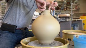 664. Hsin-Chuen Lin Throwing a 6 1/2 Lb Round Vase at Sunnyvale Community Center Pottery Studio 林新春
