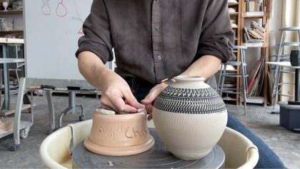 649. Trimming/Chattering/Sgraffito a Moon Jar~Class Demo Project 2 with Hsin-Chuen Lin 林新春 天球瓶跳刀課堂示範