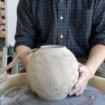 647. Learning Tap Centering & Trimming a Roller Texture Lidded Jar with Hsin-Chuen Lin 林新春 滾花瓶修坯示範