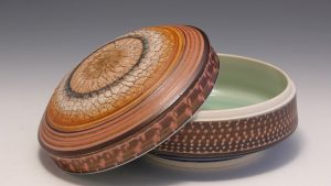 623. Attaching a Na2SiO3 Texture Slab to a Cylinder to Make a Lidded Box with Hsin-Chuen Lin 林新春 圓盒