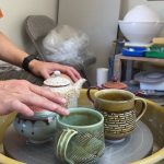 607. Learning How to Grind the Foot of Glaze Fired Ceramics with Hsin-Chuen Lin 林新春 釉燒後續打磨示範
