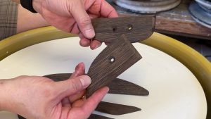 597. Learning How to Make Your Own Throwing Ribs from Hard Wood with Hsin-Chuen Lin 林新春 示範如何製作硬木陶藝工具