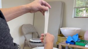 592. Learning How to Pull Professional Looking Handles for Mugs with Hsin-Chuen Lin 林新春 杯把/壺把製作示範