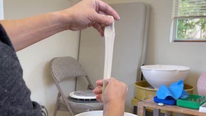 592. Learning How to Pull Professional Looking Handles for Mugs with Hsin-Chuen Lin 林新春 杯把/壺把製作示範