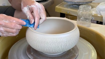 577. Throwing a Sodium Silicate Texture Ikebana Bowl with Hsin-Chuen Lin 林新春 岩花瓷花器拉坯示範